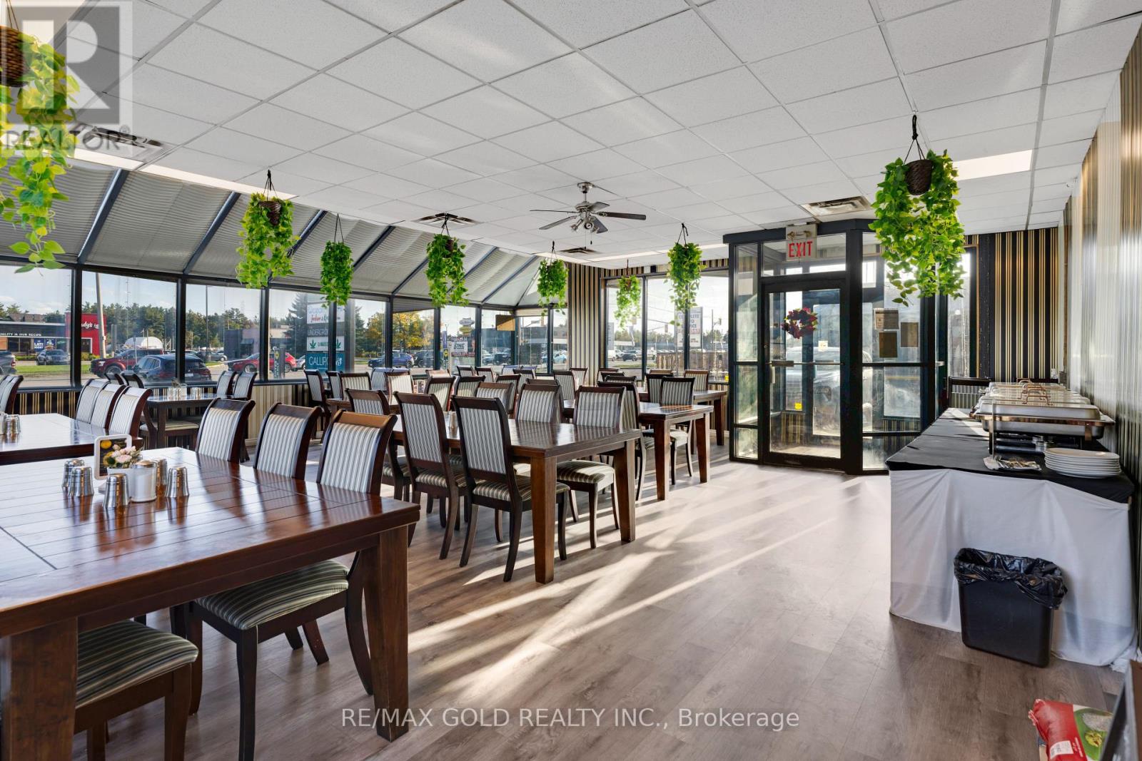 1A – 404 DUNLOP STREET W