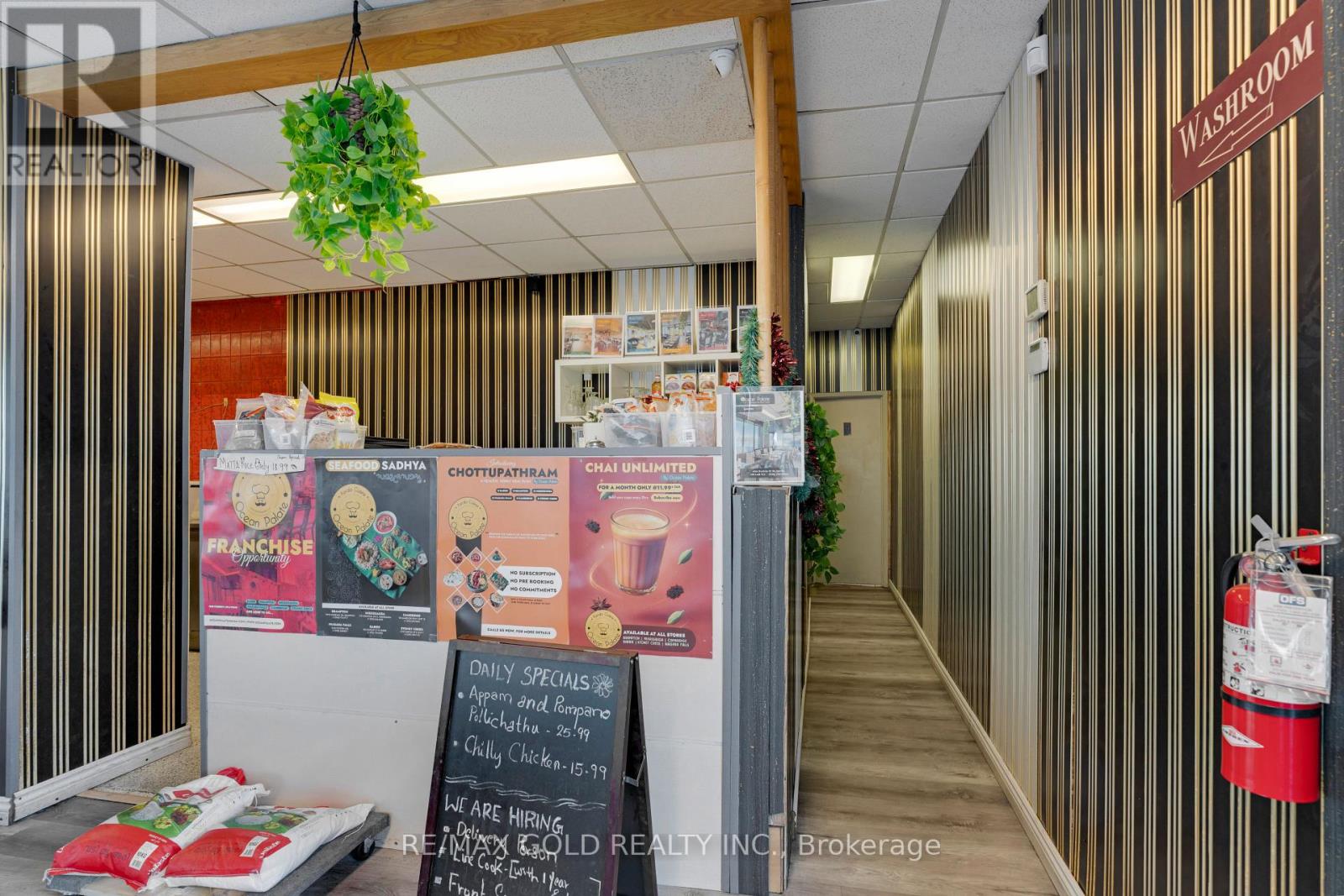 1A – 404 DUNLOP STREET W