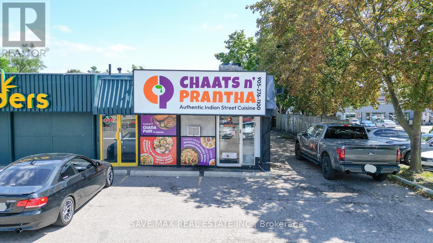 1212 DUNDAS STREET W