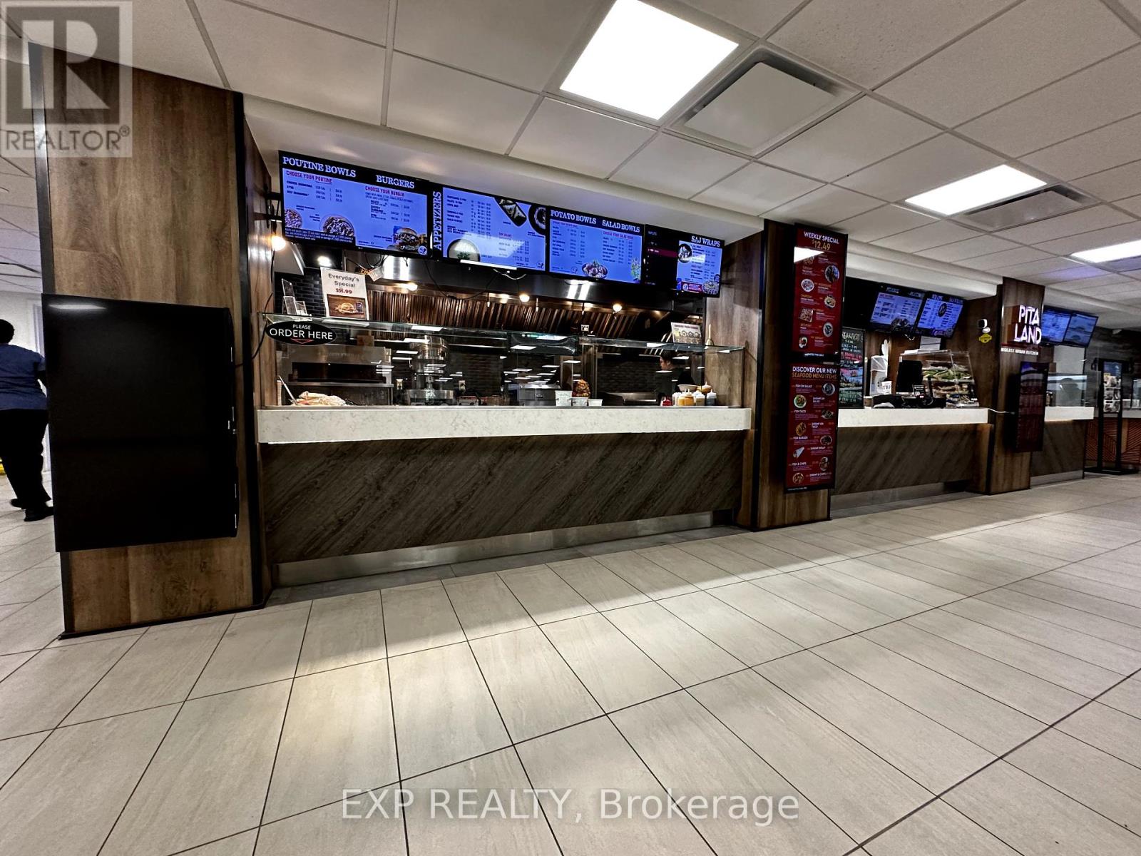 7 – 100 QUEENSWAY W