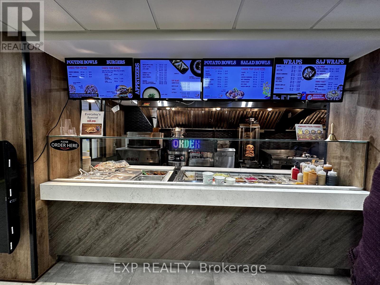 7 – 100 QUEENSWAY W