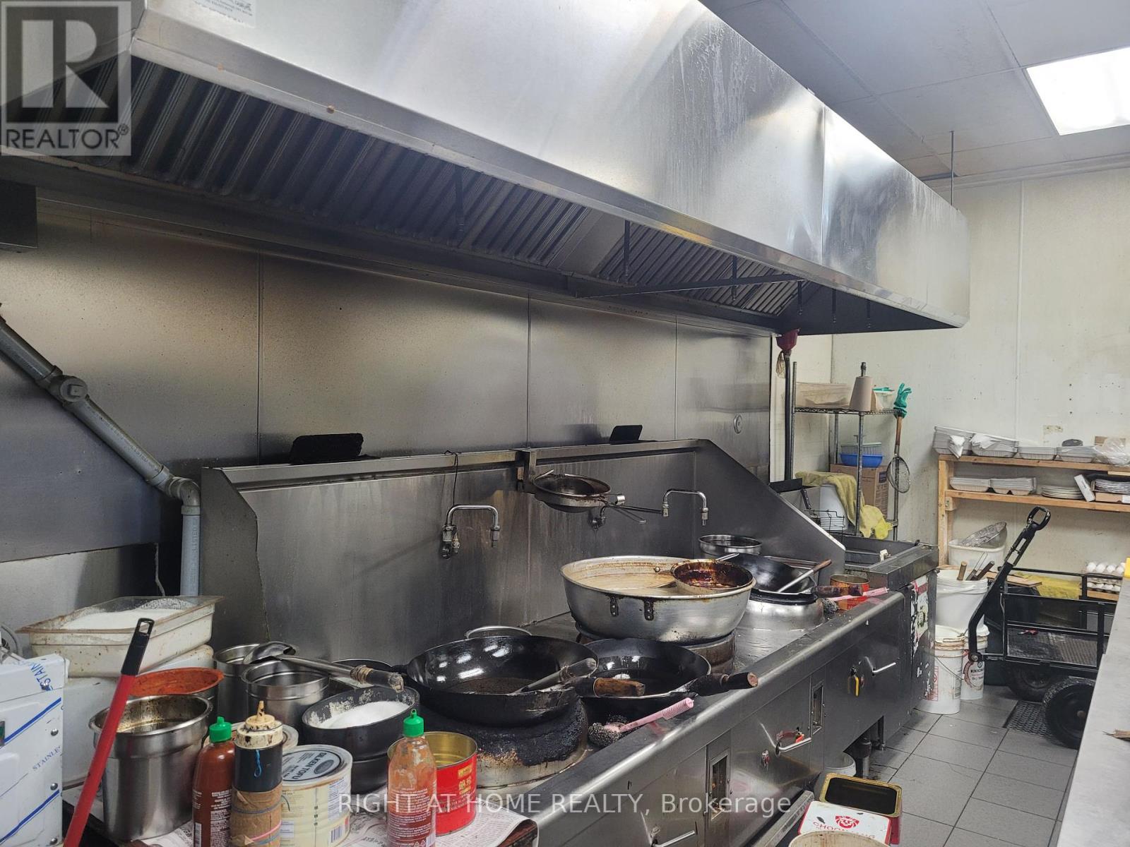 C4-5 – 2215 STEELES AVENUE W