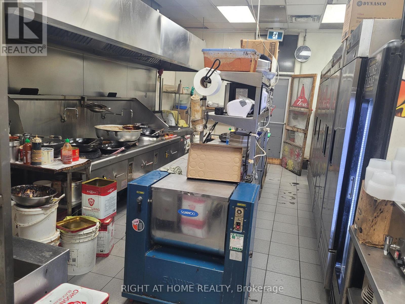C4-5 – 2215 STEELES AVENUE W