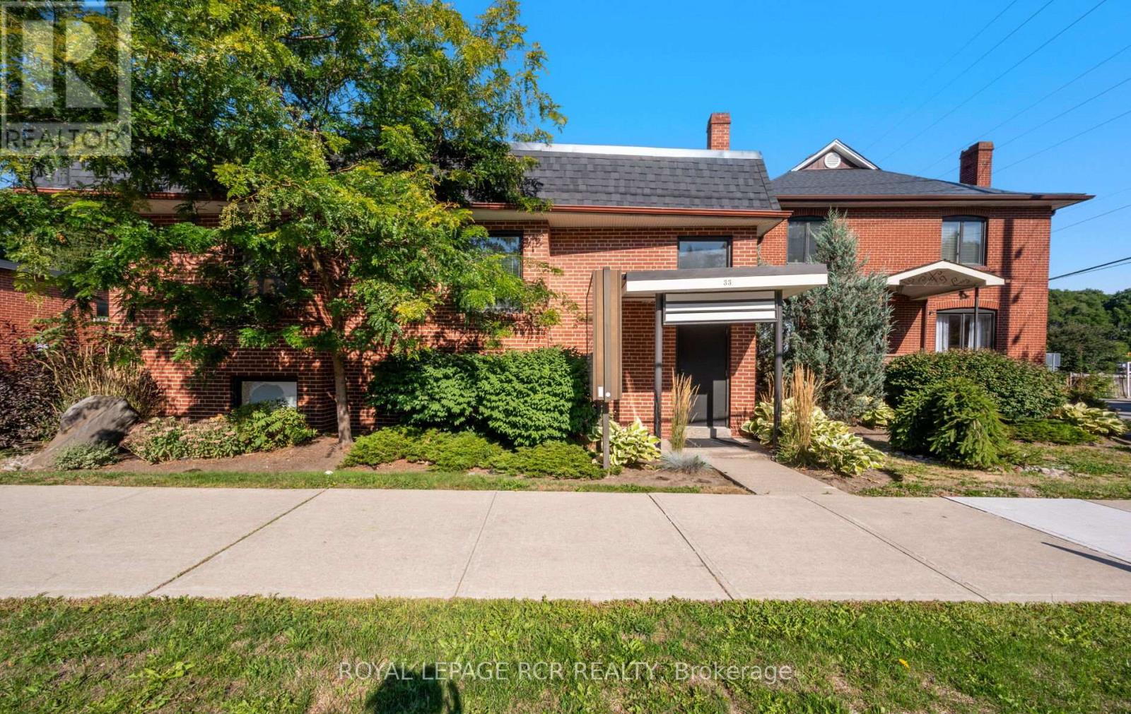 WEST SIDE UPPER – 33 KING STREET W