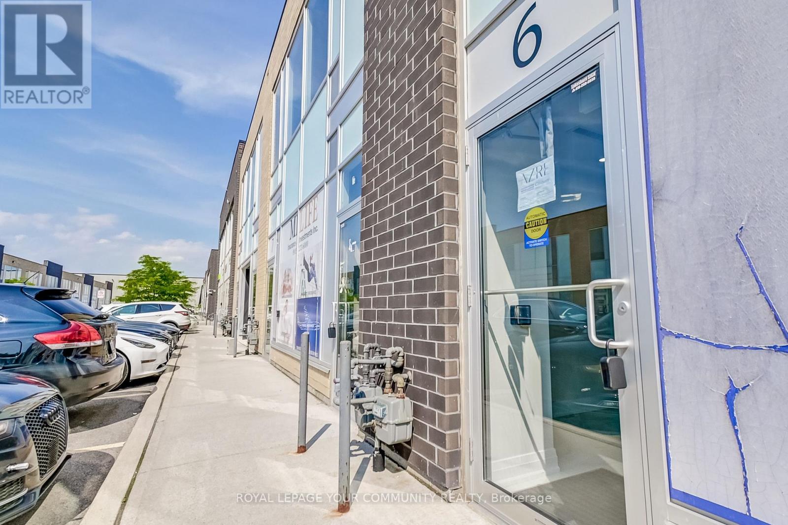 EAST – 6-1185 QUEENSWAY