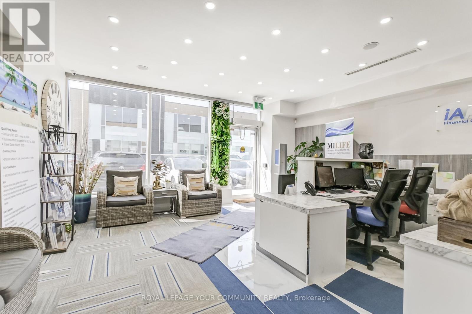 EAST – 6-1185 QUEENSWAY