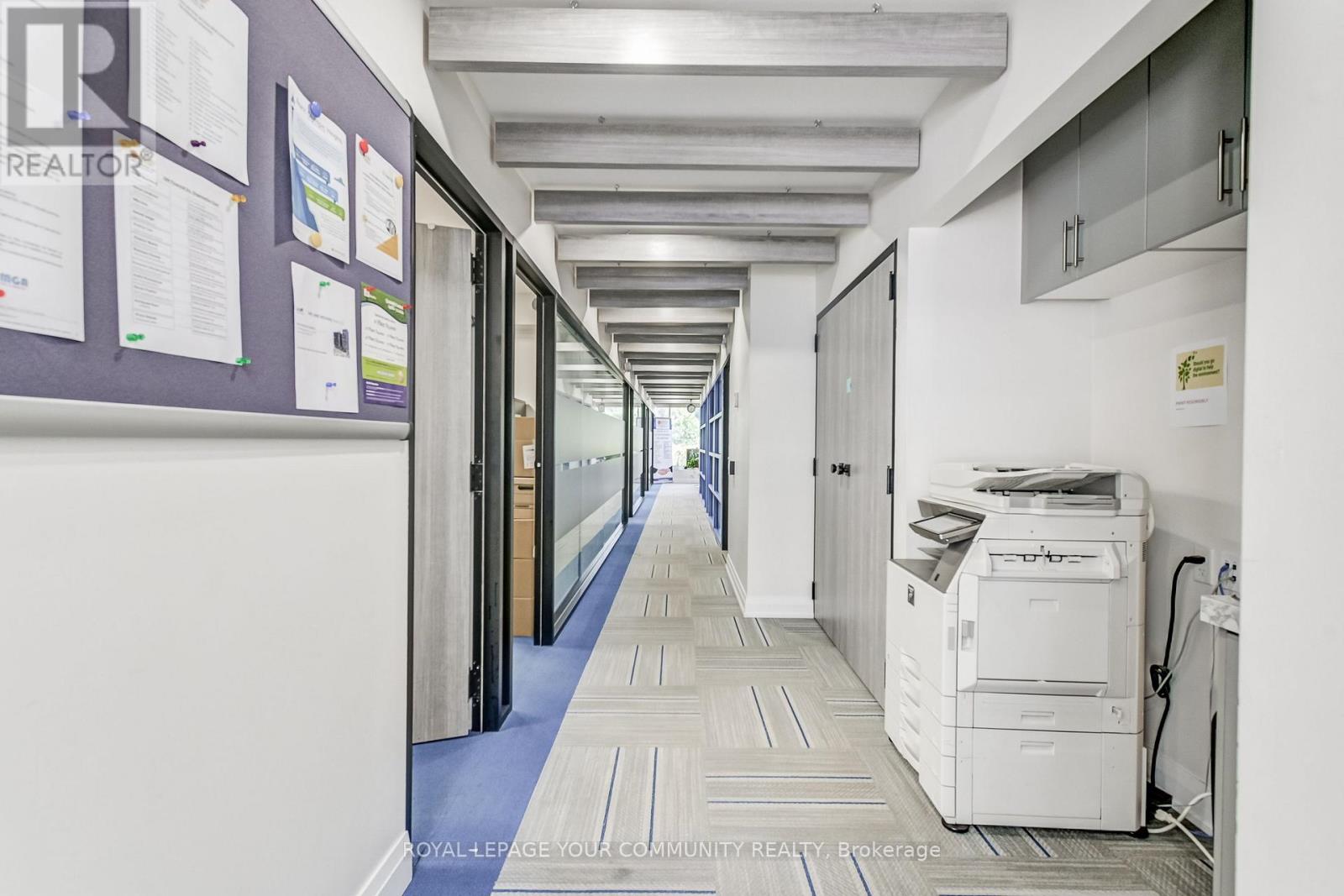 EAST – 6-1185 QUEENSWAY