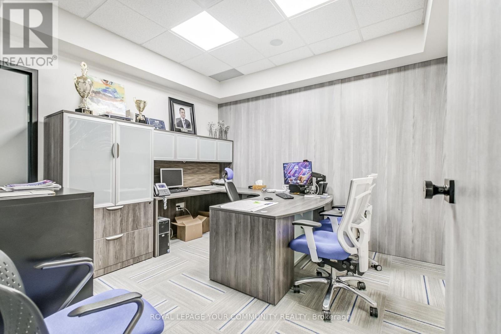 EAST – 6-1185 QUEENSWAY