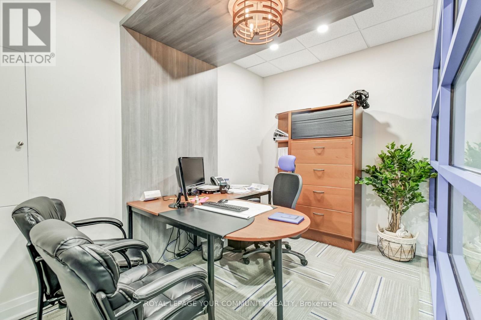 EAST – 6-1185 QUEENSWAY