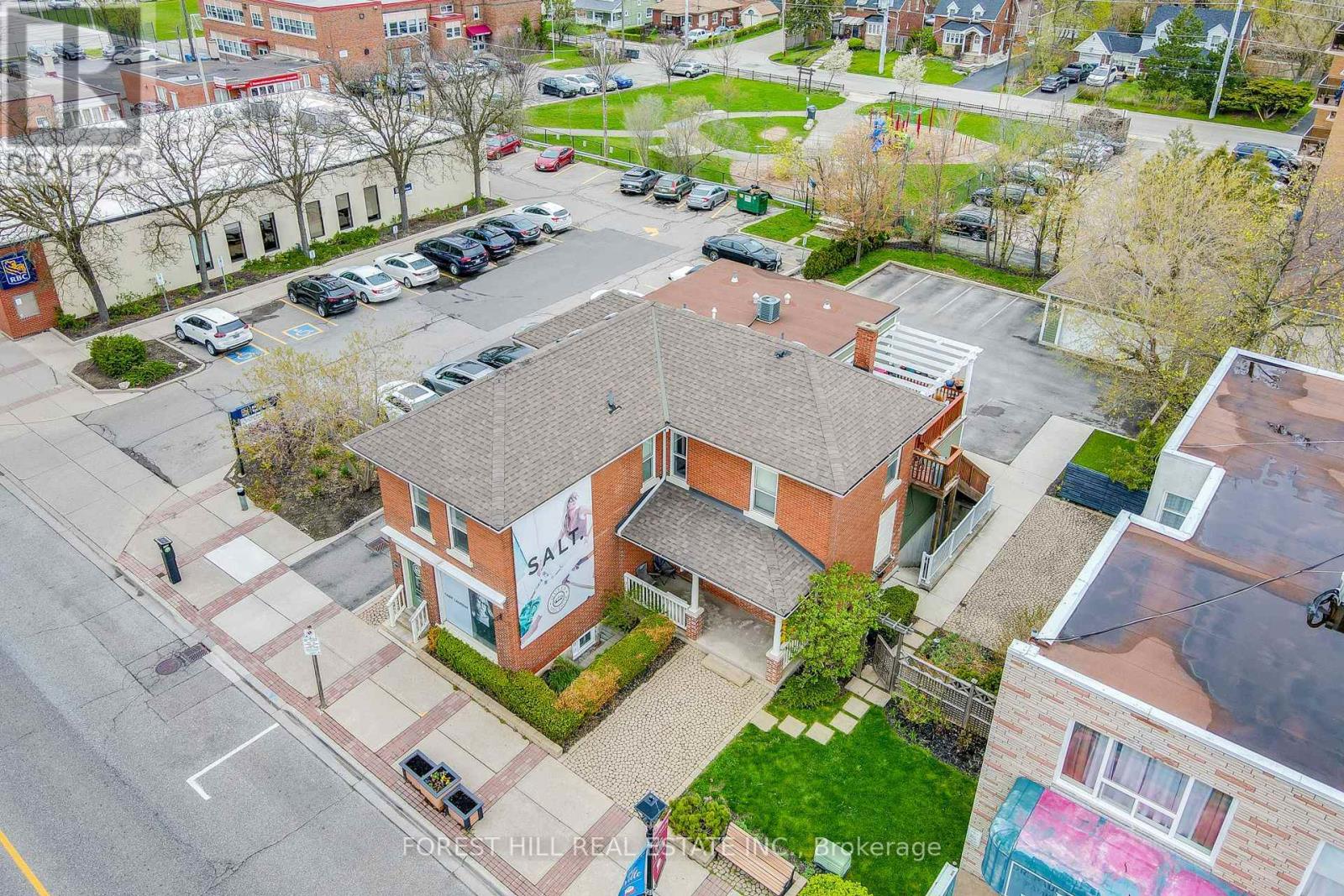 201 QUEEN STREET S