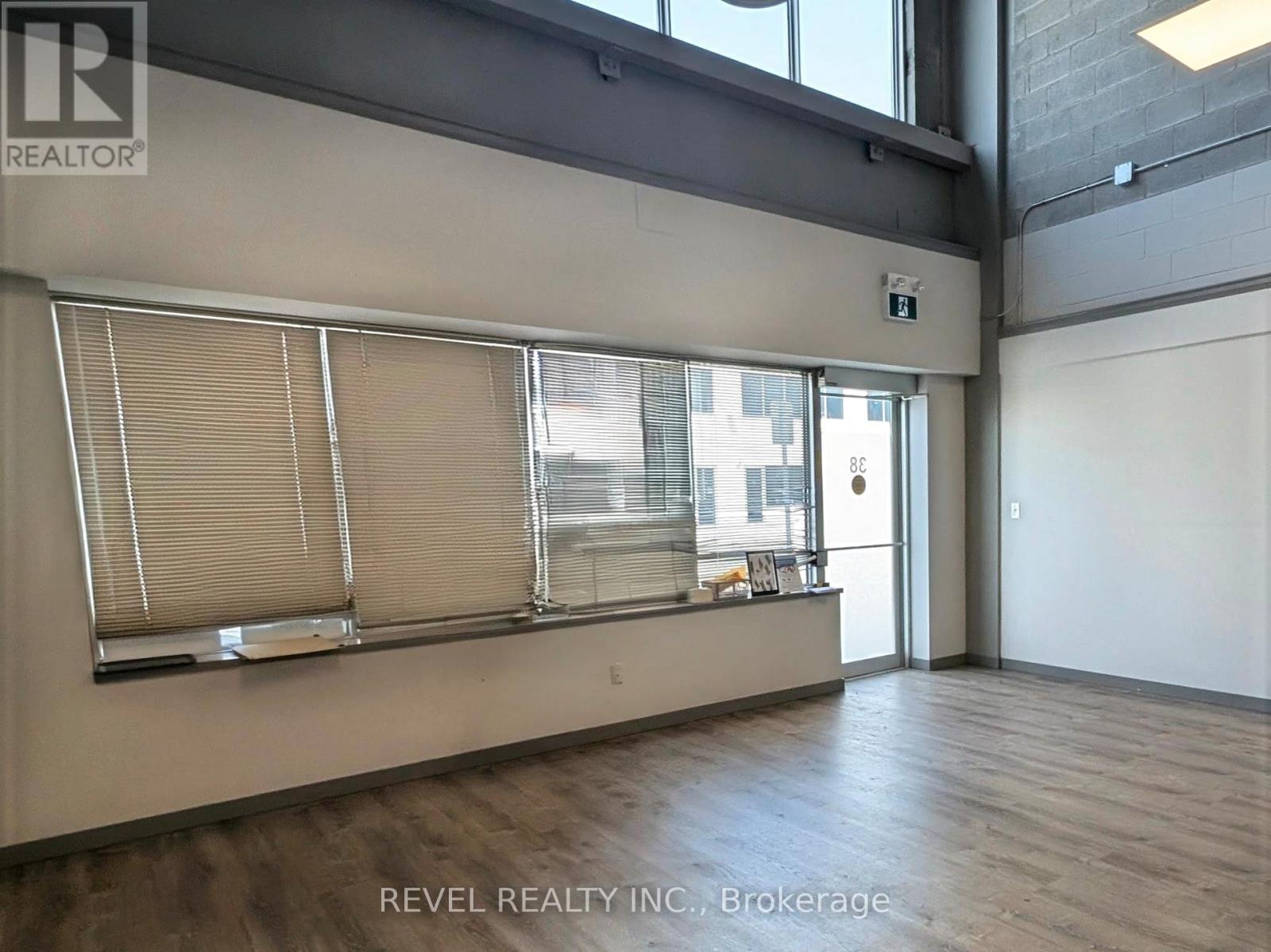 38 – 56 STEELES AVENUE E