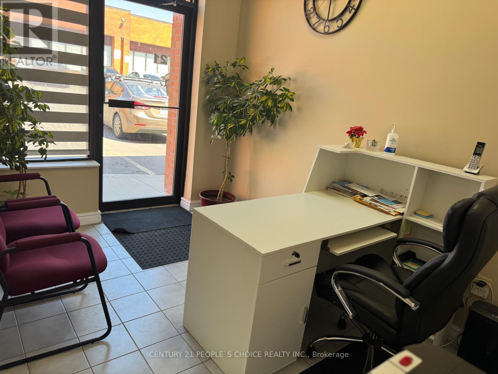 21 – 4801 STEELES AVENUE W