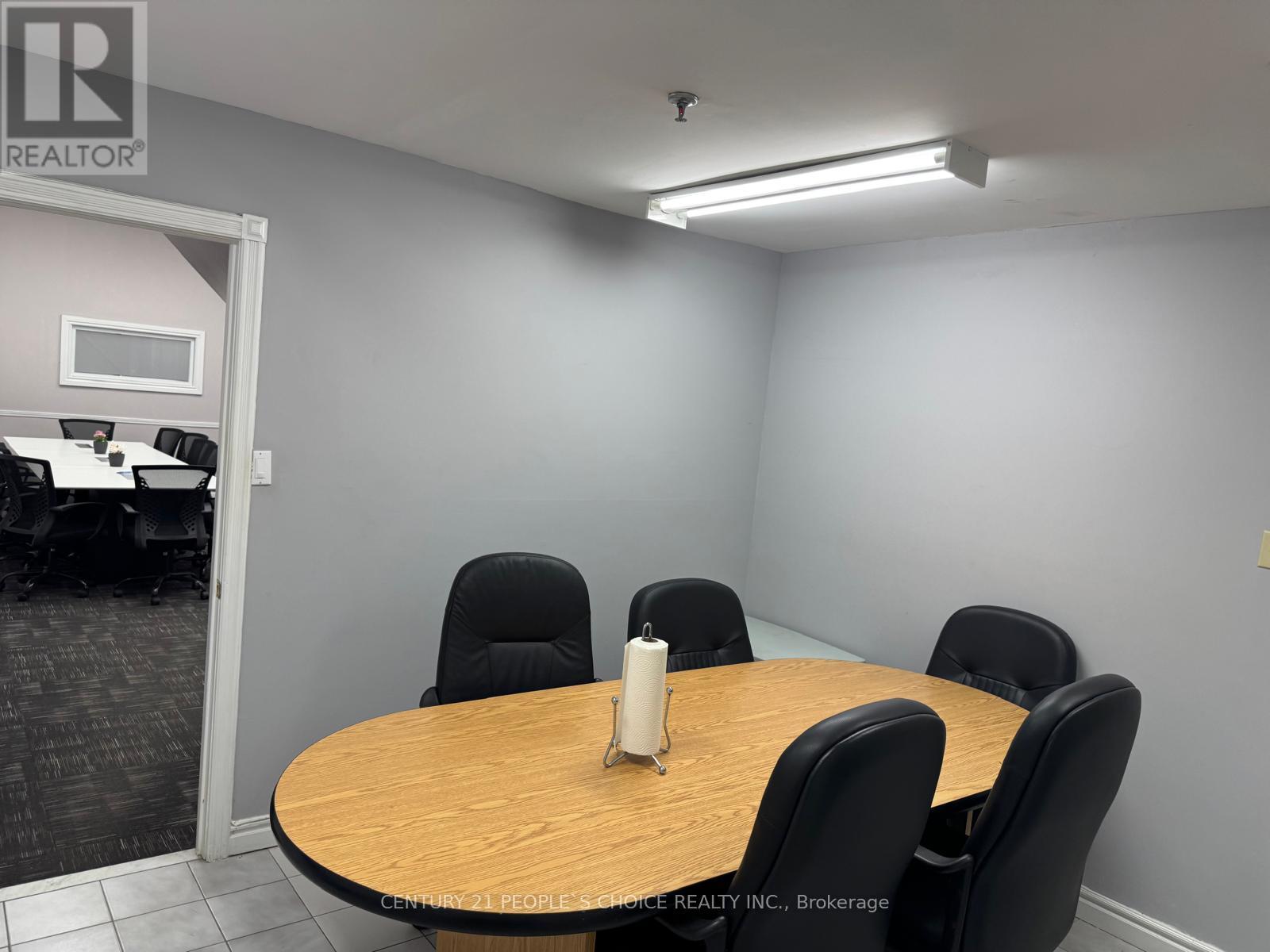 21 – 4801 STEELES AVENUE W