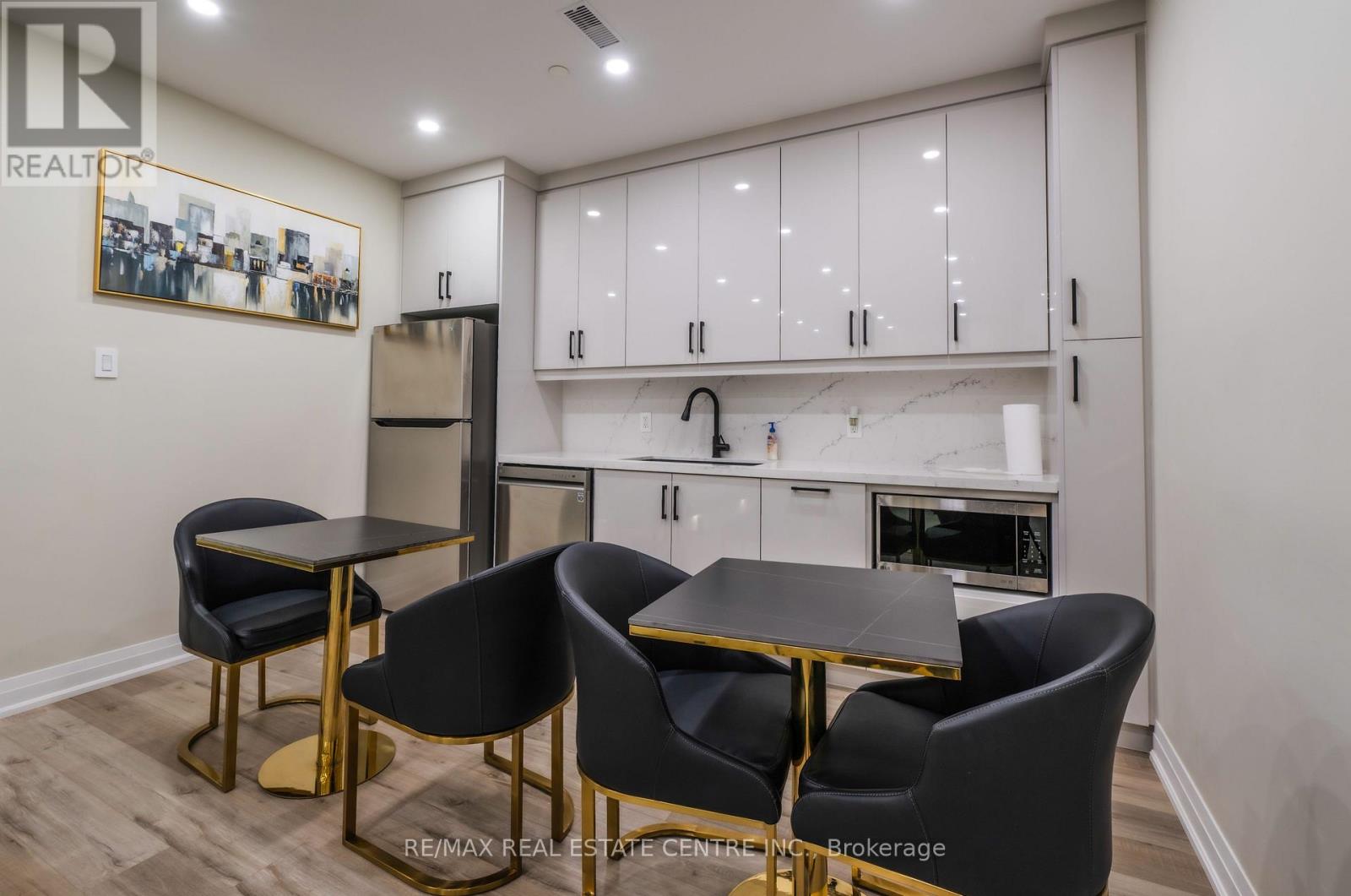 20 – 2131 WILLIAMS PARKWAY