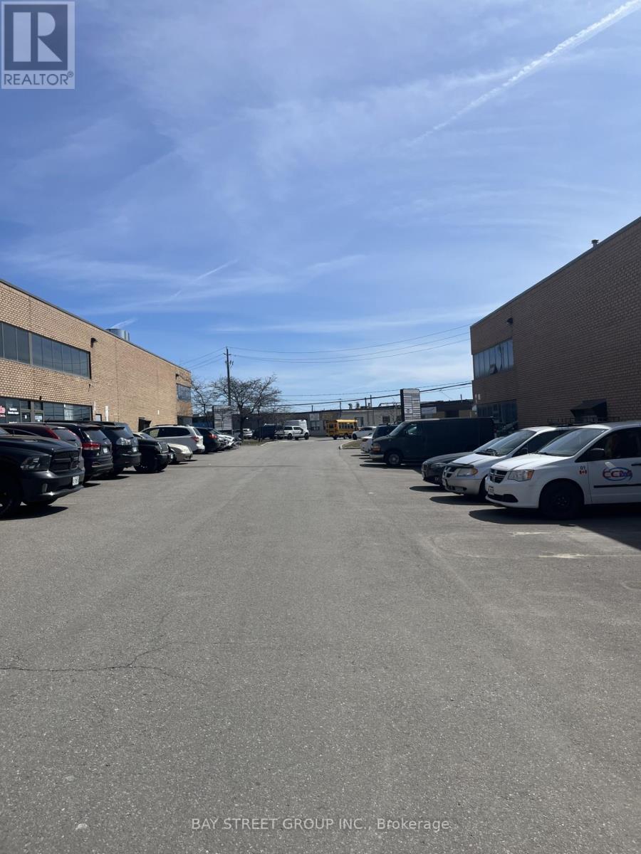 6 – 94 KENHAR DRIVE