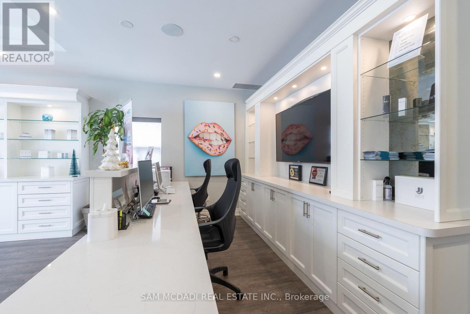 1651 LAKESHORE ROAD W