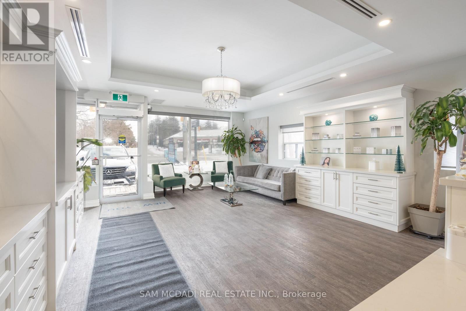 1651 LAKESHORE ROAD W
