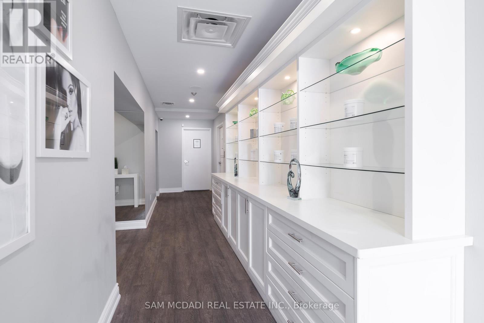 1651 LAKESHORE ROAD W