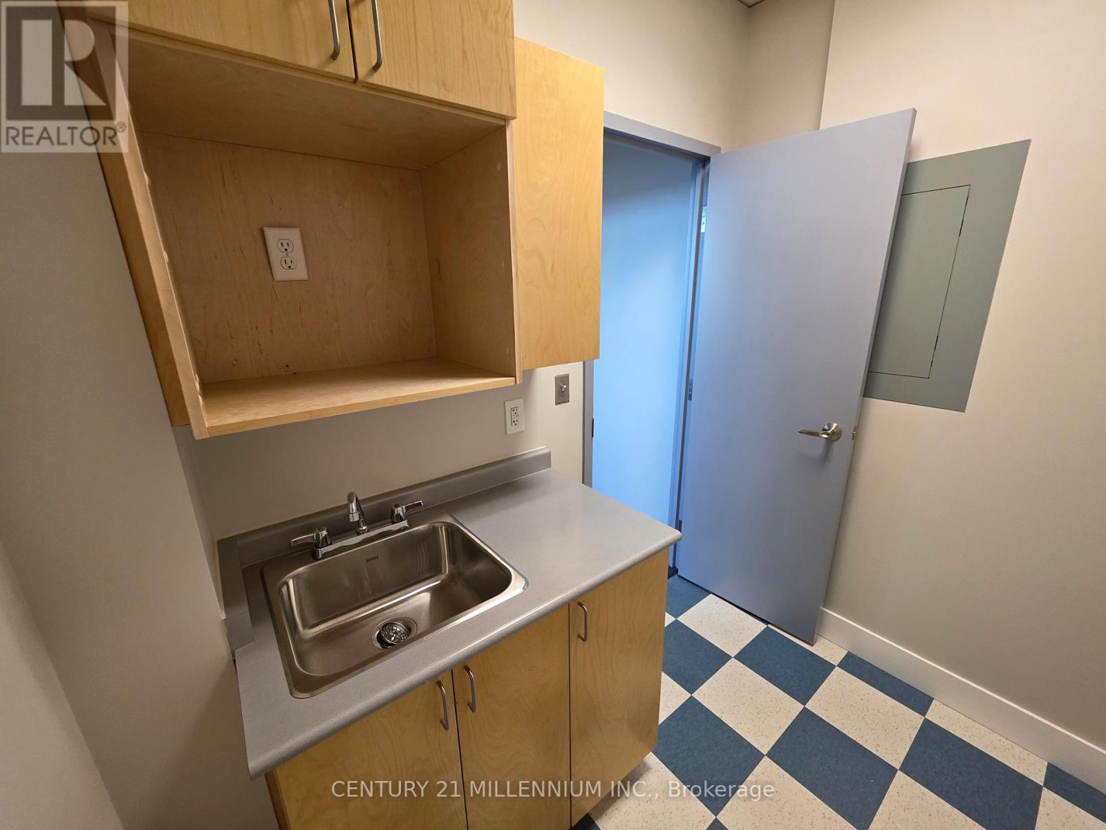 212 – 2250 BOVAIRD DRIVE E