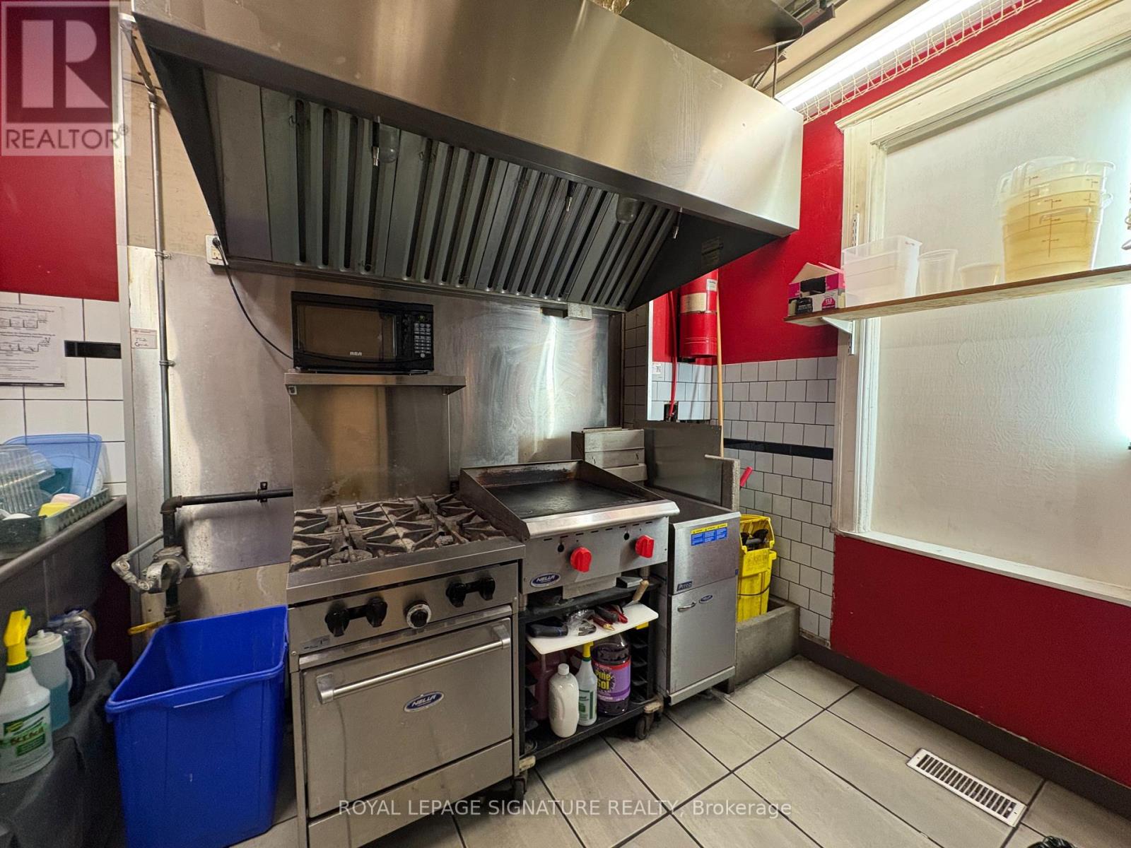 2413 DUNDAS STREET W