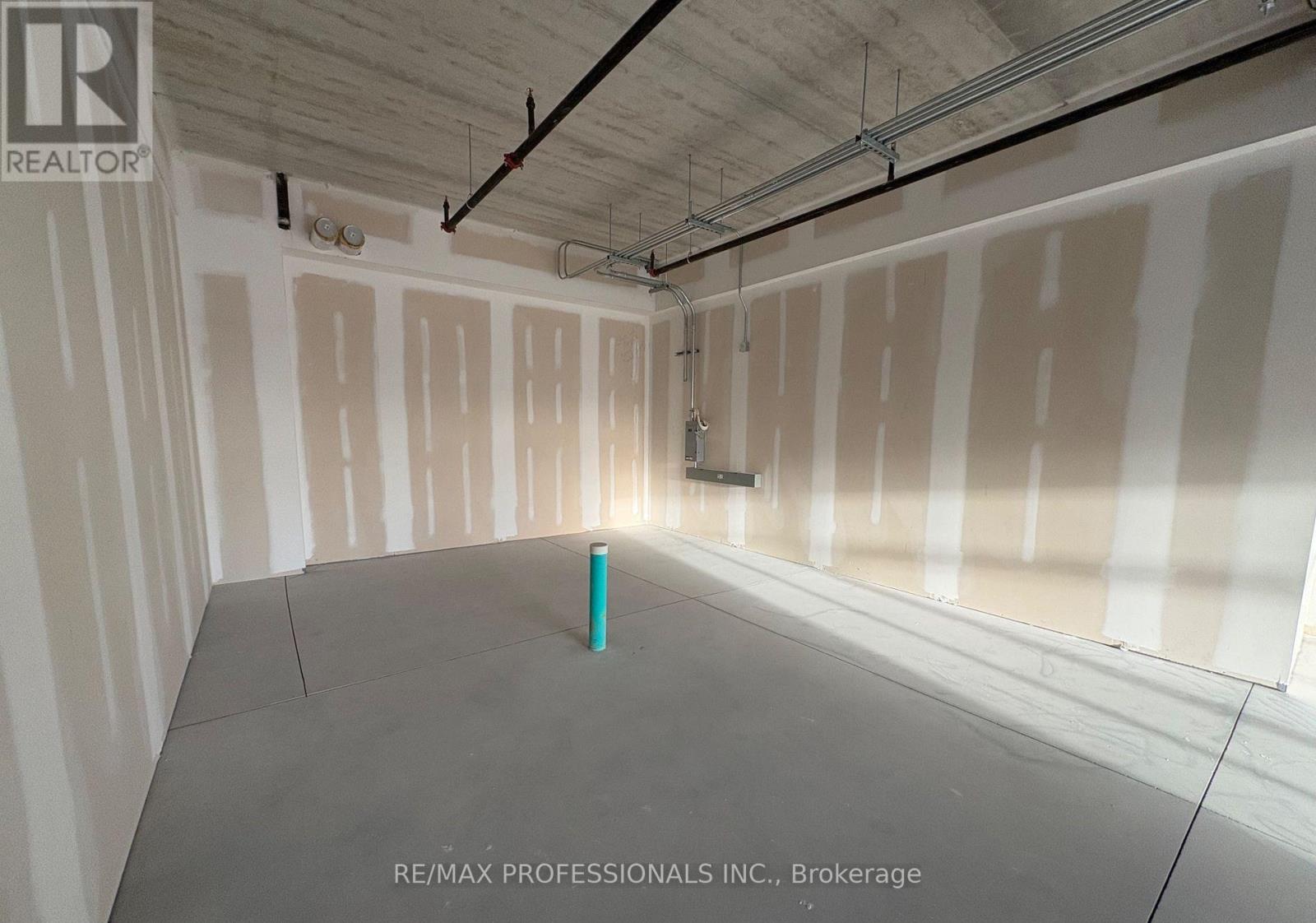 107 – 3475 REBECCA STREET
