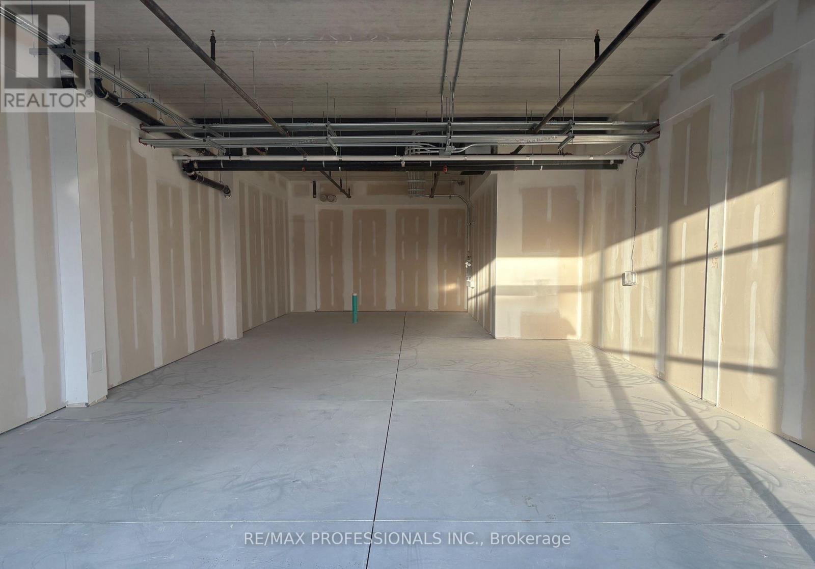 107 – 3475 REBECCA STREET