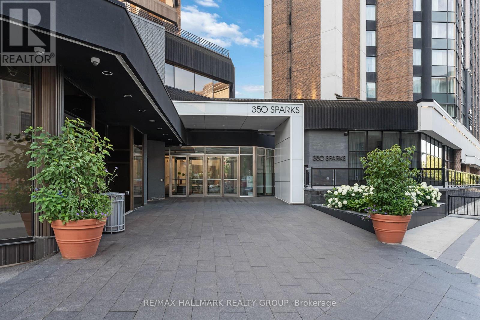 707 – 350 SPARKS STREET