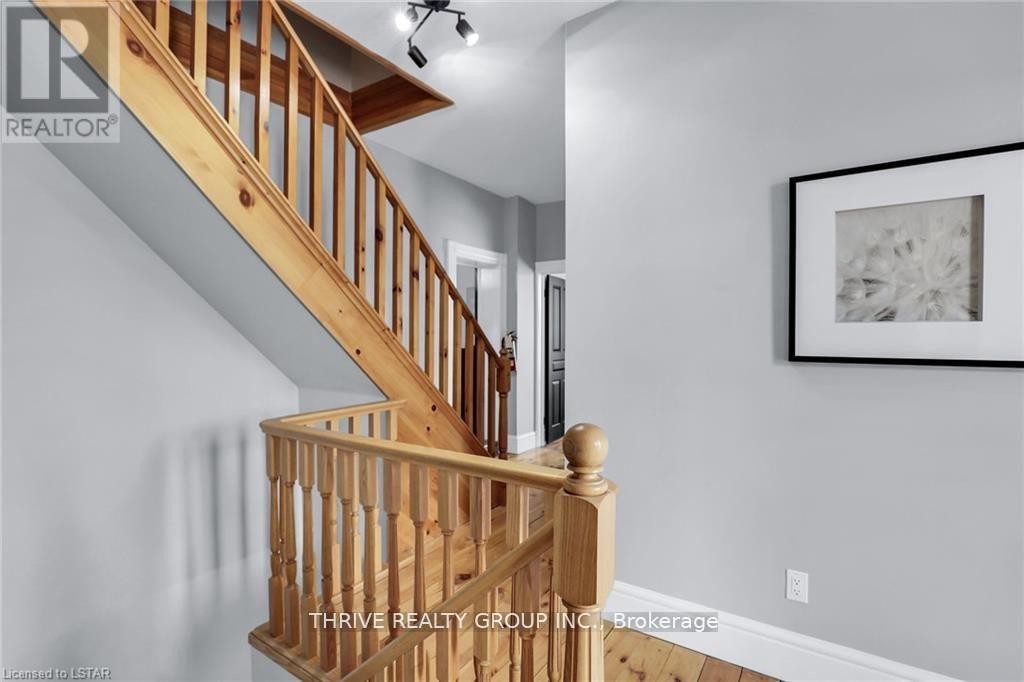 2 – 869 DUNDAS STREET
