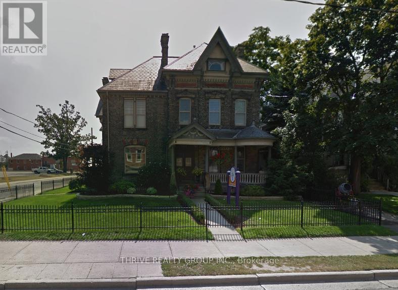 5 – 869 DUNDAS STREET