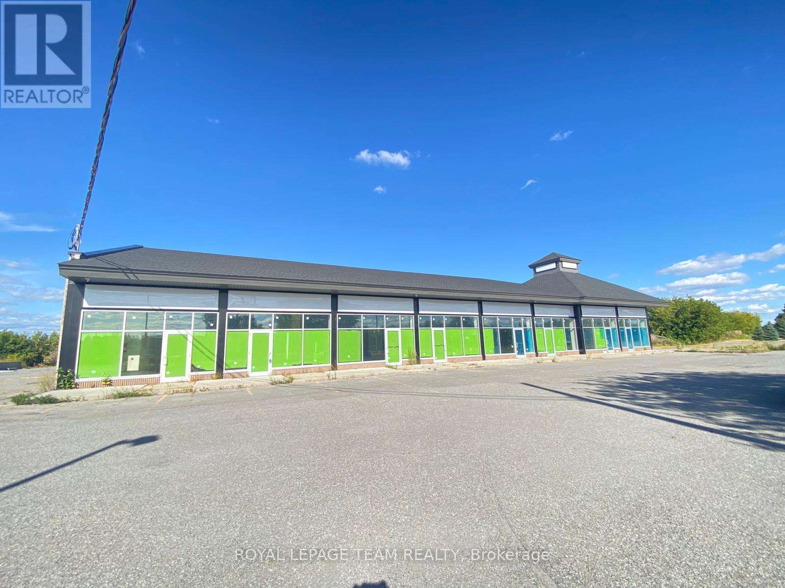 2 – 2808 DUNROBIN ROAD