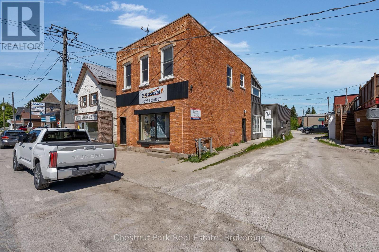 16 TROWBRIDGE STREET W