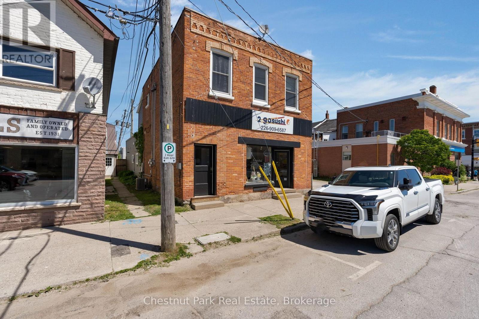 16 TROWBRIDGE STREET W