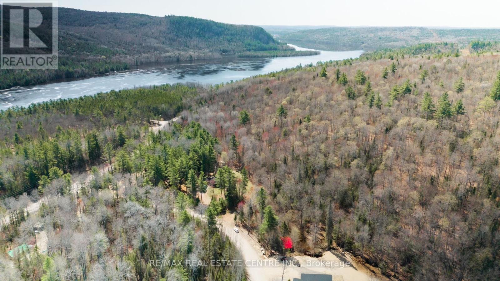 34 LAURENTIAN CRESCENT