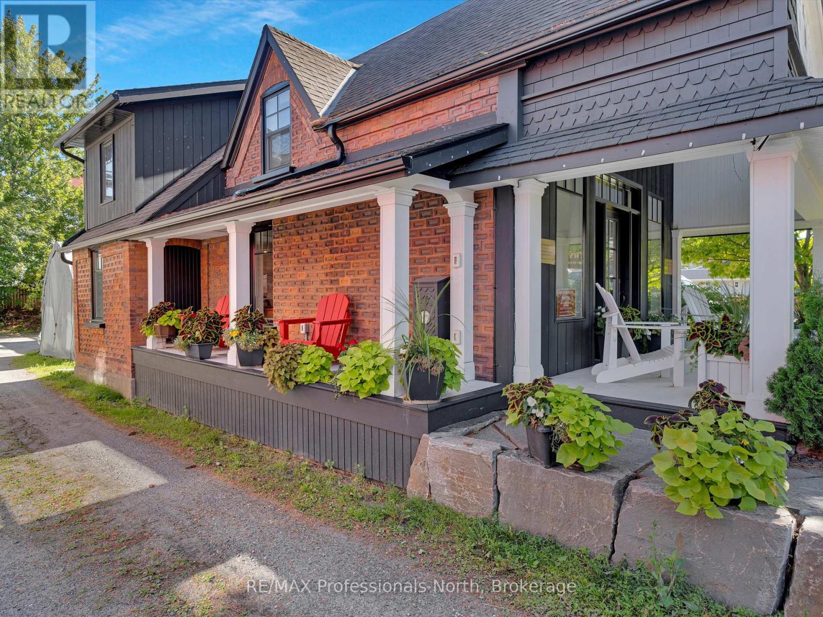 153 MANITOBA STREET