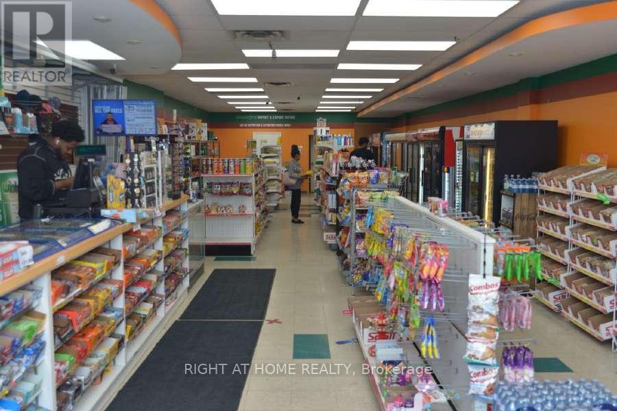 6 – 1120 VICTORIA STREET N