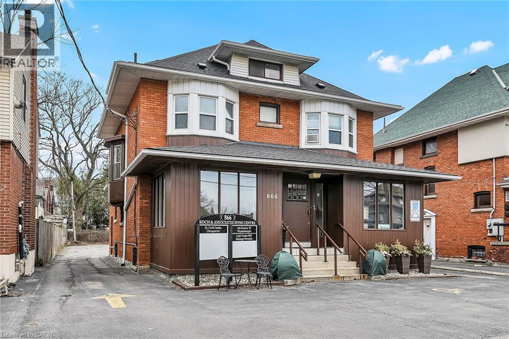 866 MAIN Street E