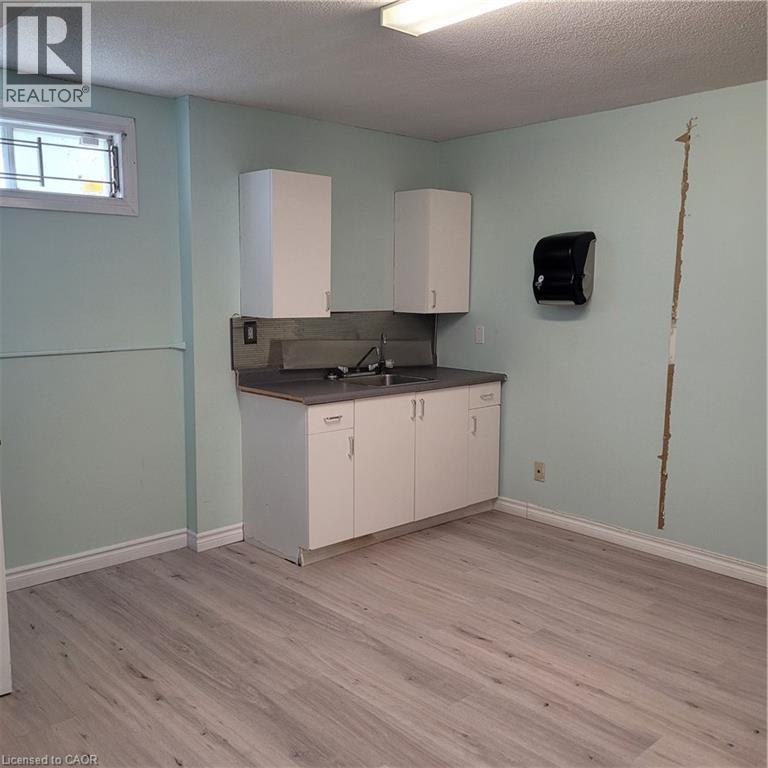 382 QUEEN Street W Unit# Lower Studio
