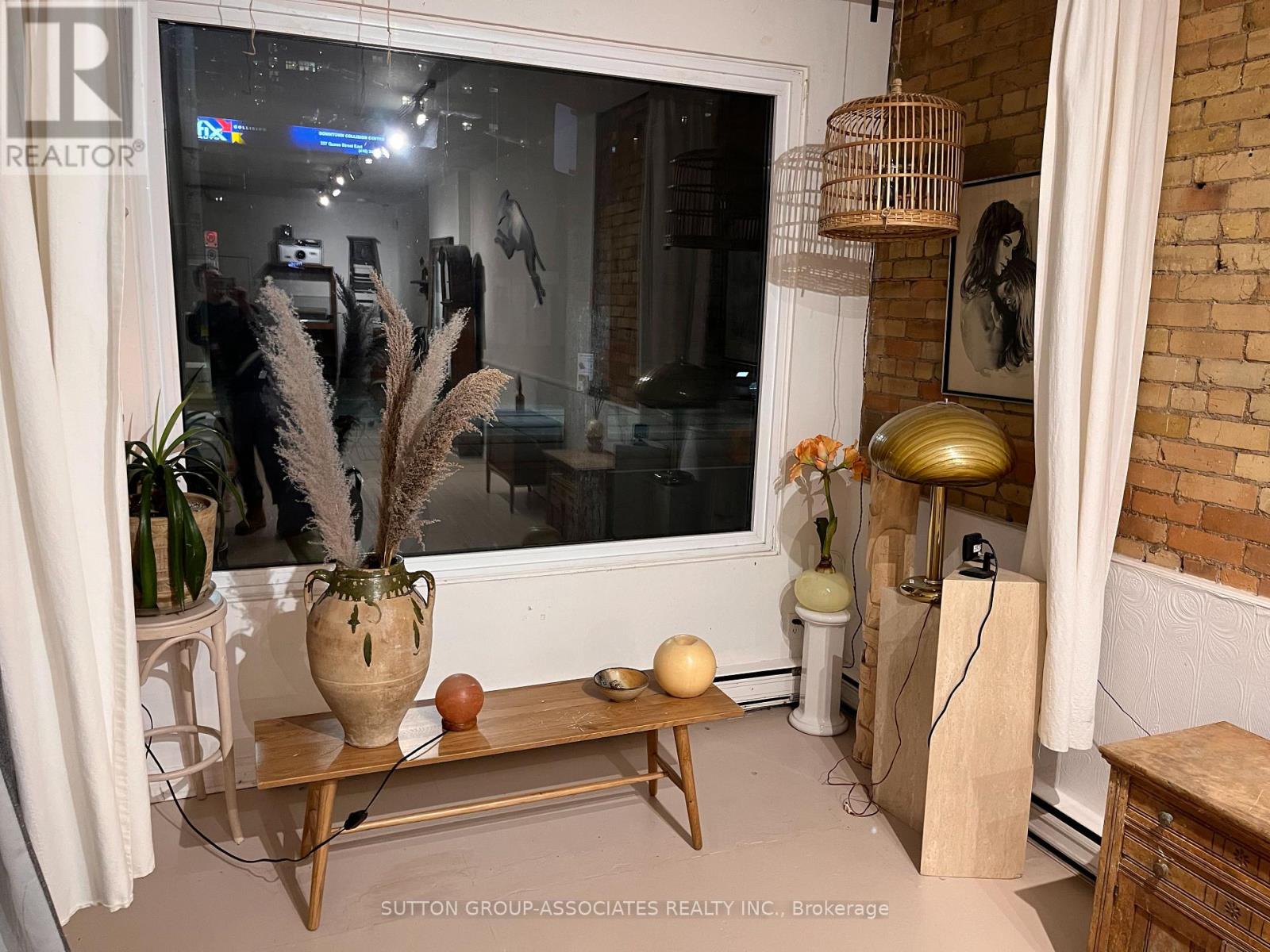 MAIN – 246 QUEEN STREET E