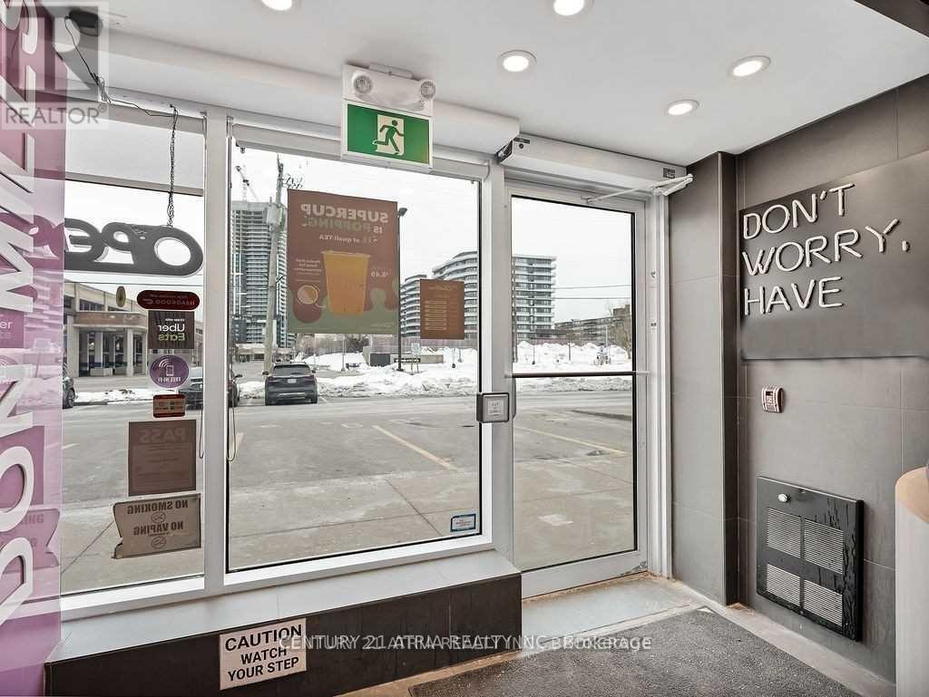 15 – 895 LAWRENCE AVENUE E
