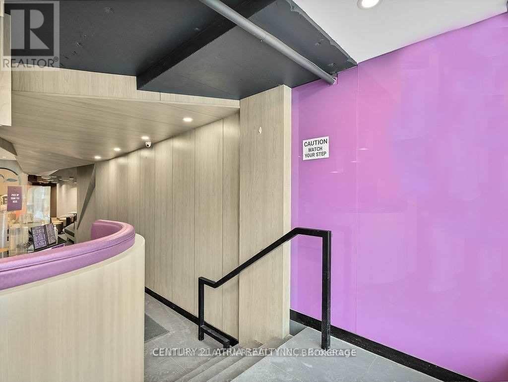 15 – 895 LAWRENCE AVENUE E