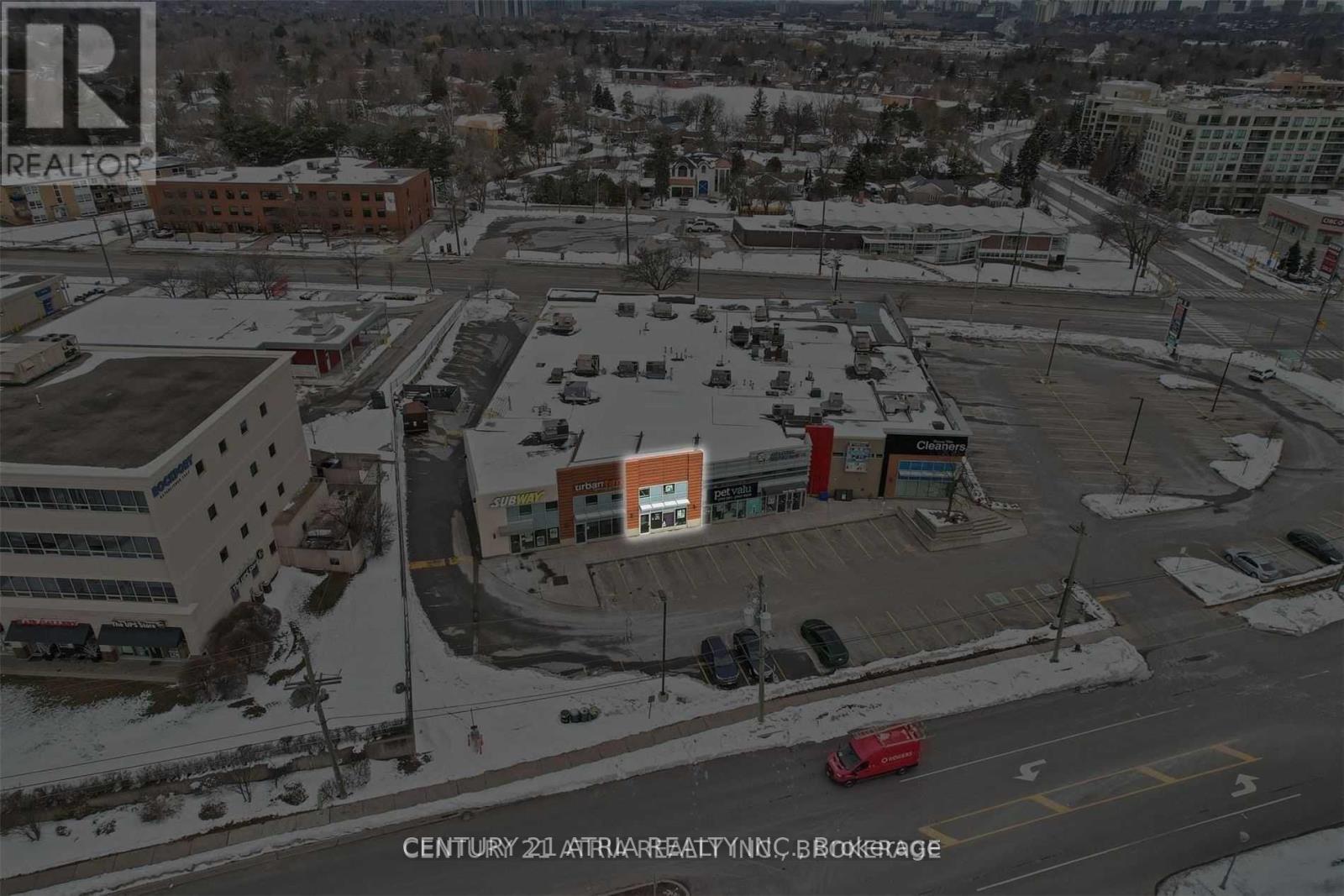 15 – 895 LAWRENCE AVENUE E