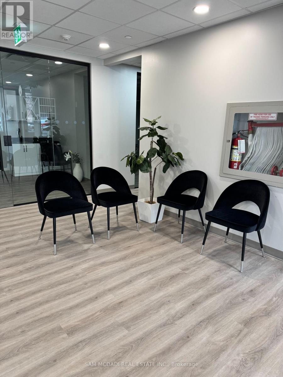 106 – 614 FLEET STREET