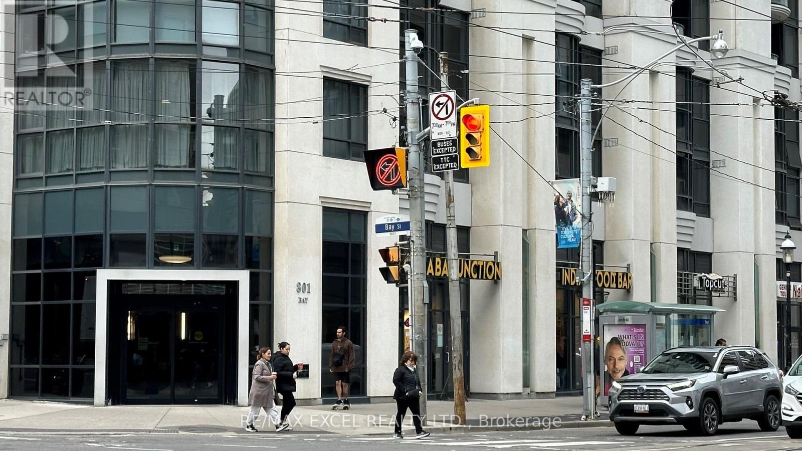 3 & 4 – 801 BAY STREET