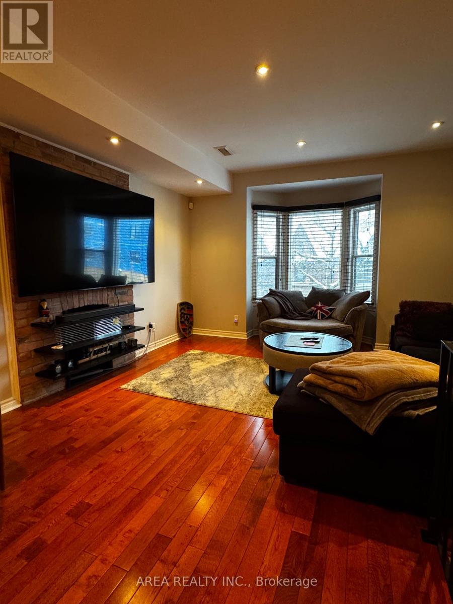 538 PARLIAMENT STREET