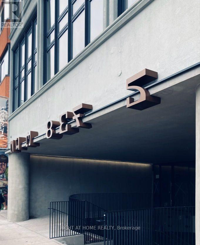 LOWER – 1305 DUNDAS STREET W