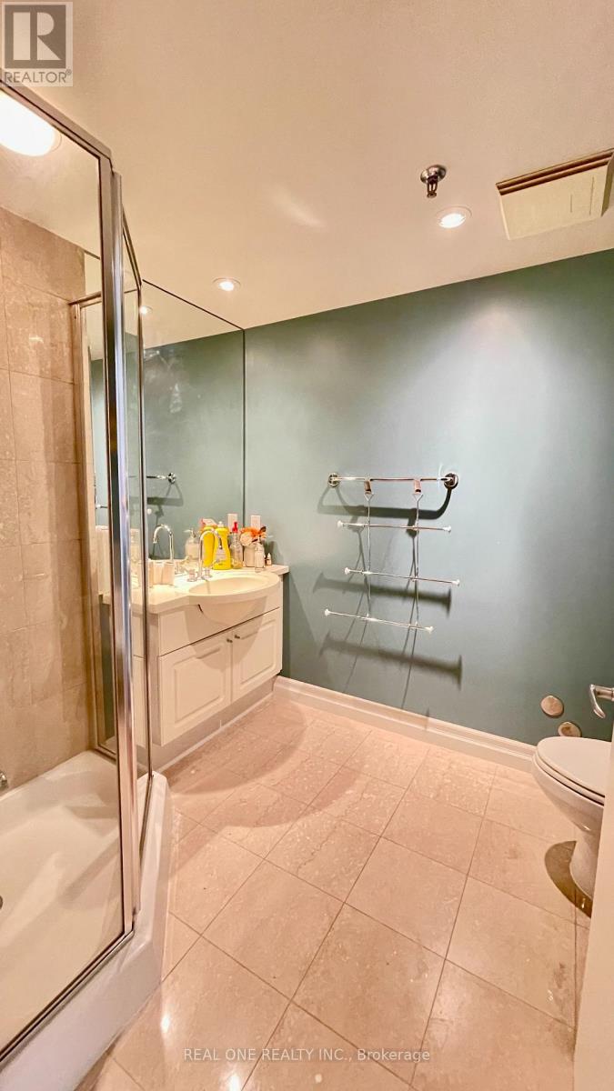 105W GR – 500 QUEENS QUAY W