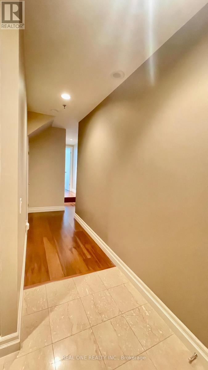 105W GR – 500 QUEENS QUAY W