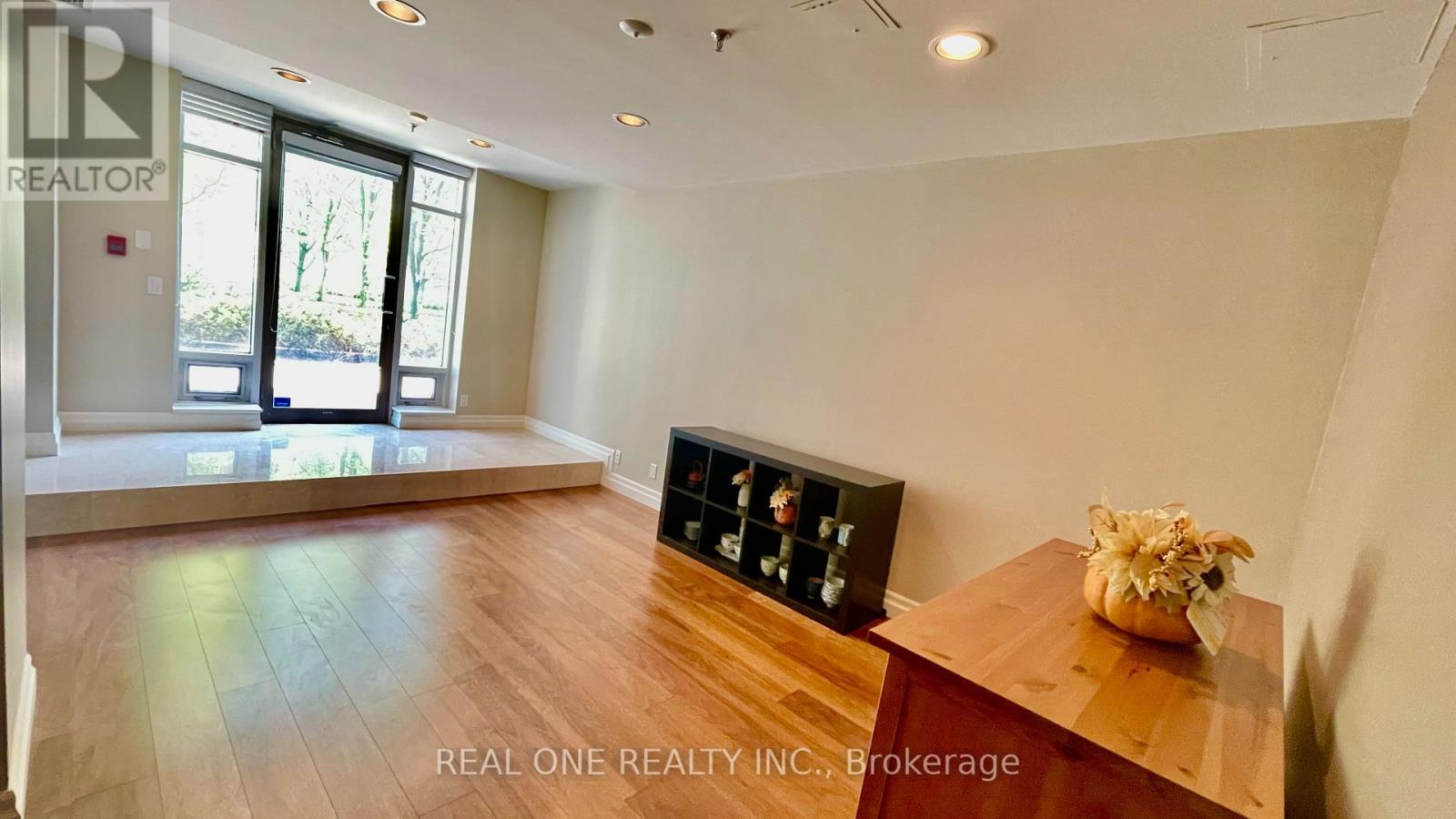 105W GR – 500 QUEENS QUAY W