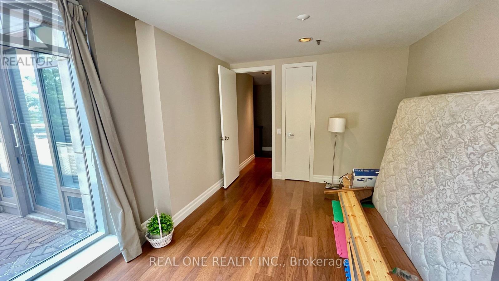 105W GR – 500 QUEENS QUAY W