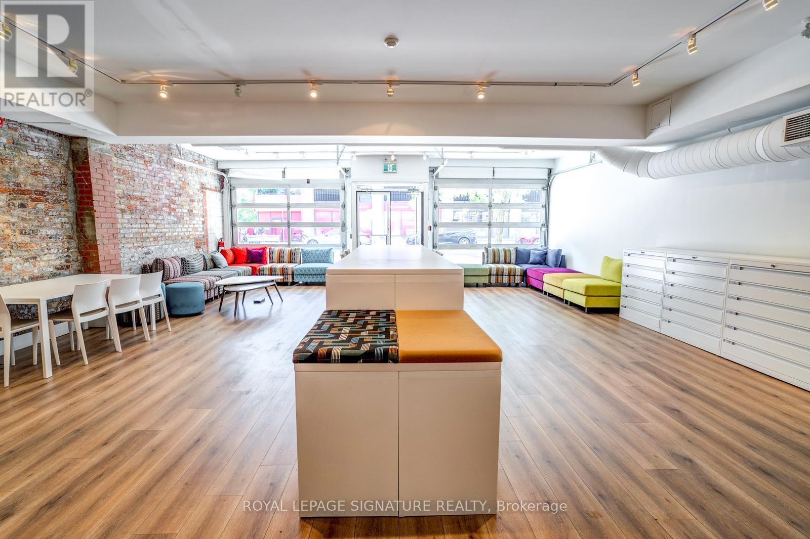 MAIN/SHOPA – 926 KING STREET W